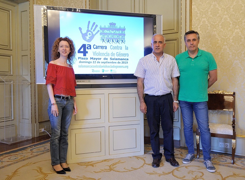 Momento de la presentacion  en el Ayuntamiento  de la cuarta edicion de la carrera