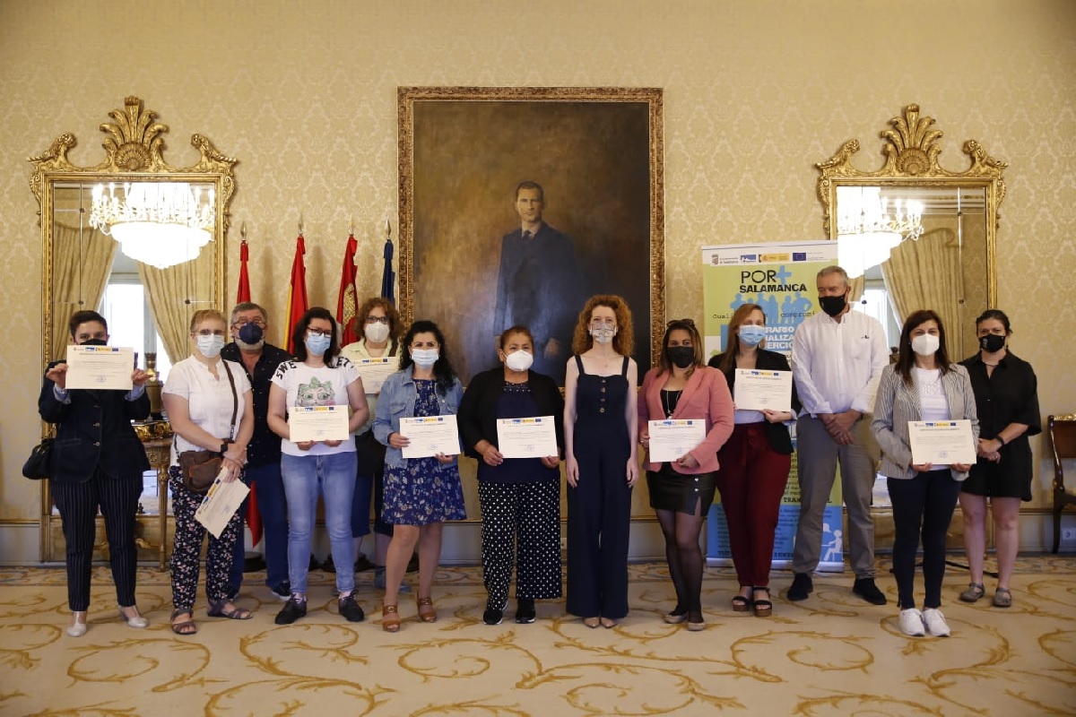 La concejala de Familia e Igualdad de Oportunidades  Ana Suarez  en la inauguracion de los cursos