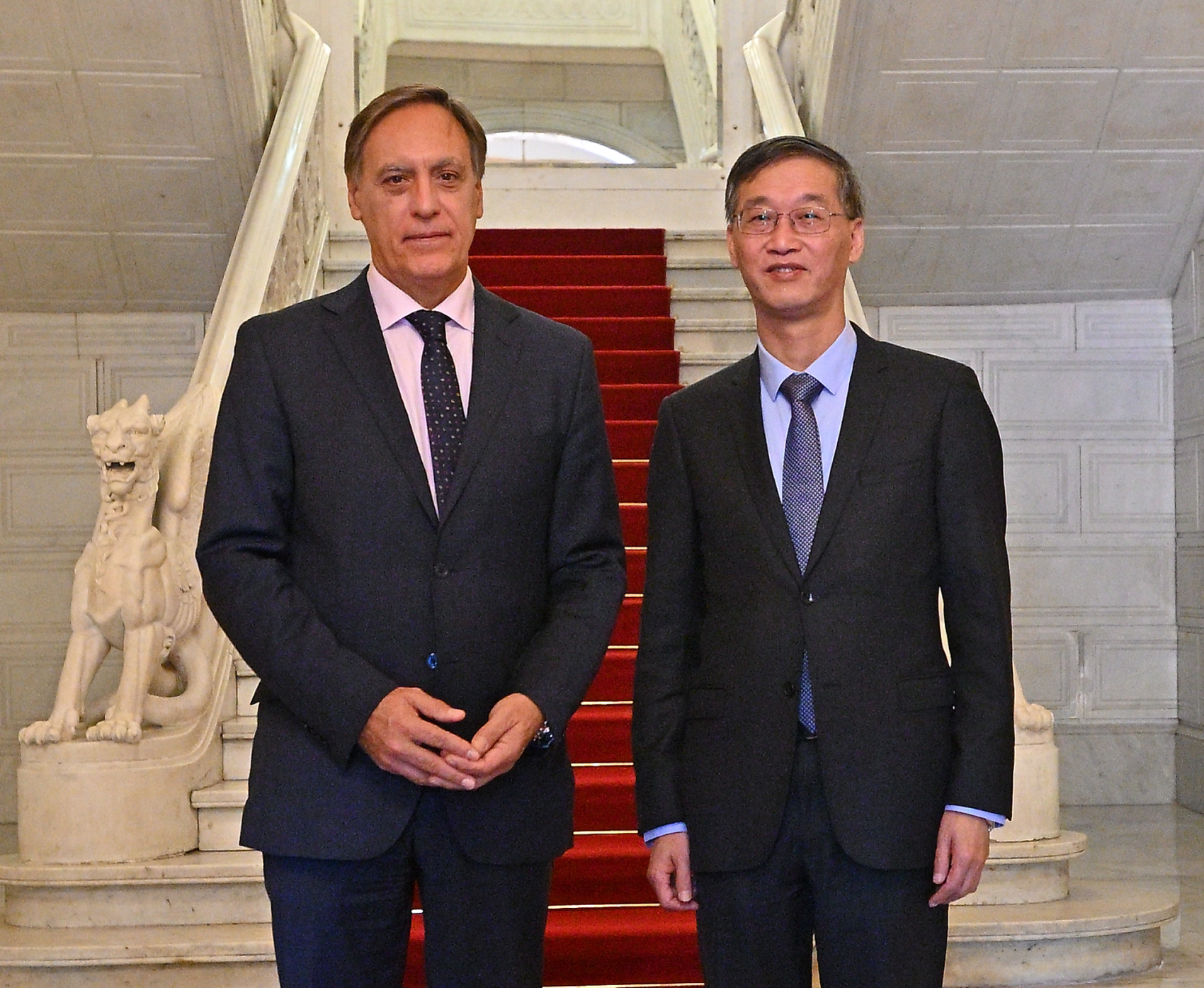 Carlos Garcia Carbayo junto al embajador de la Republica Popular China en Espana  Yao Jing