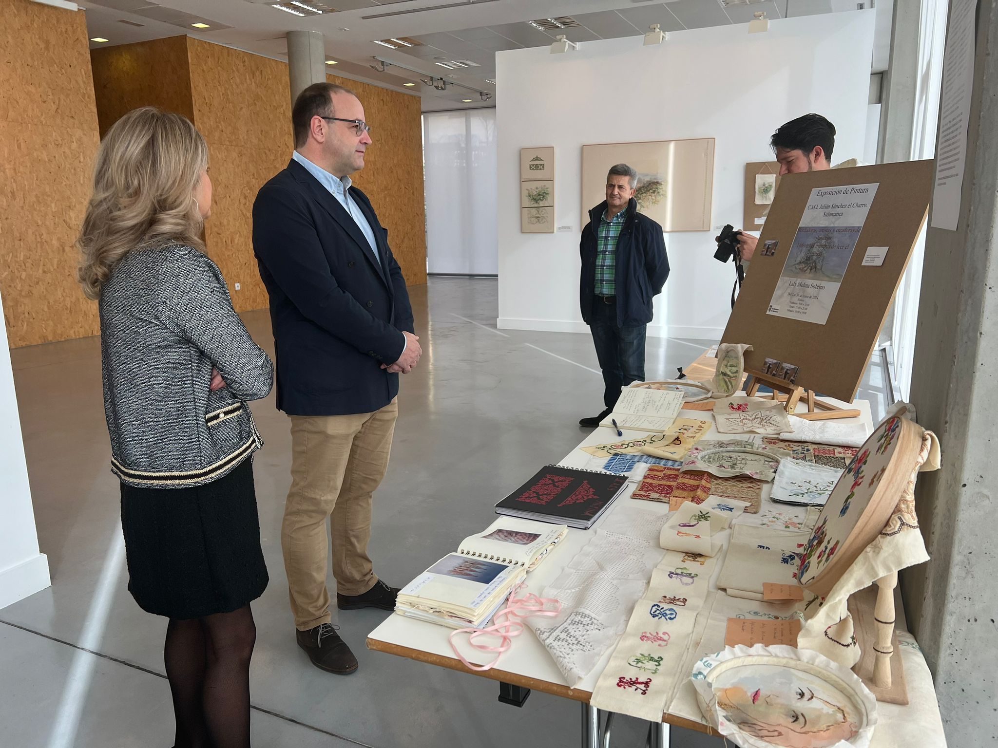Exposicion de pintura de Laly Molina Sobrino en el CMI Julian Sanchez  El Charro