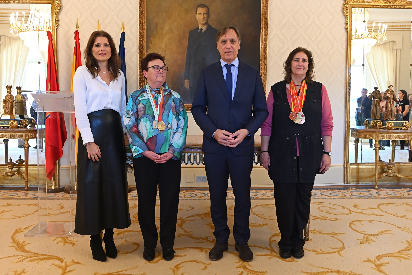 Recepcion del alcalde a las arqueras salmantinas Rosa Hernandez y Amparo Guardiola