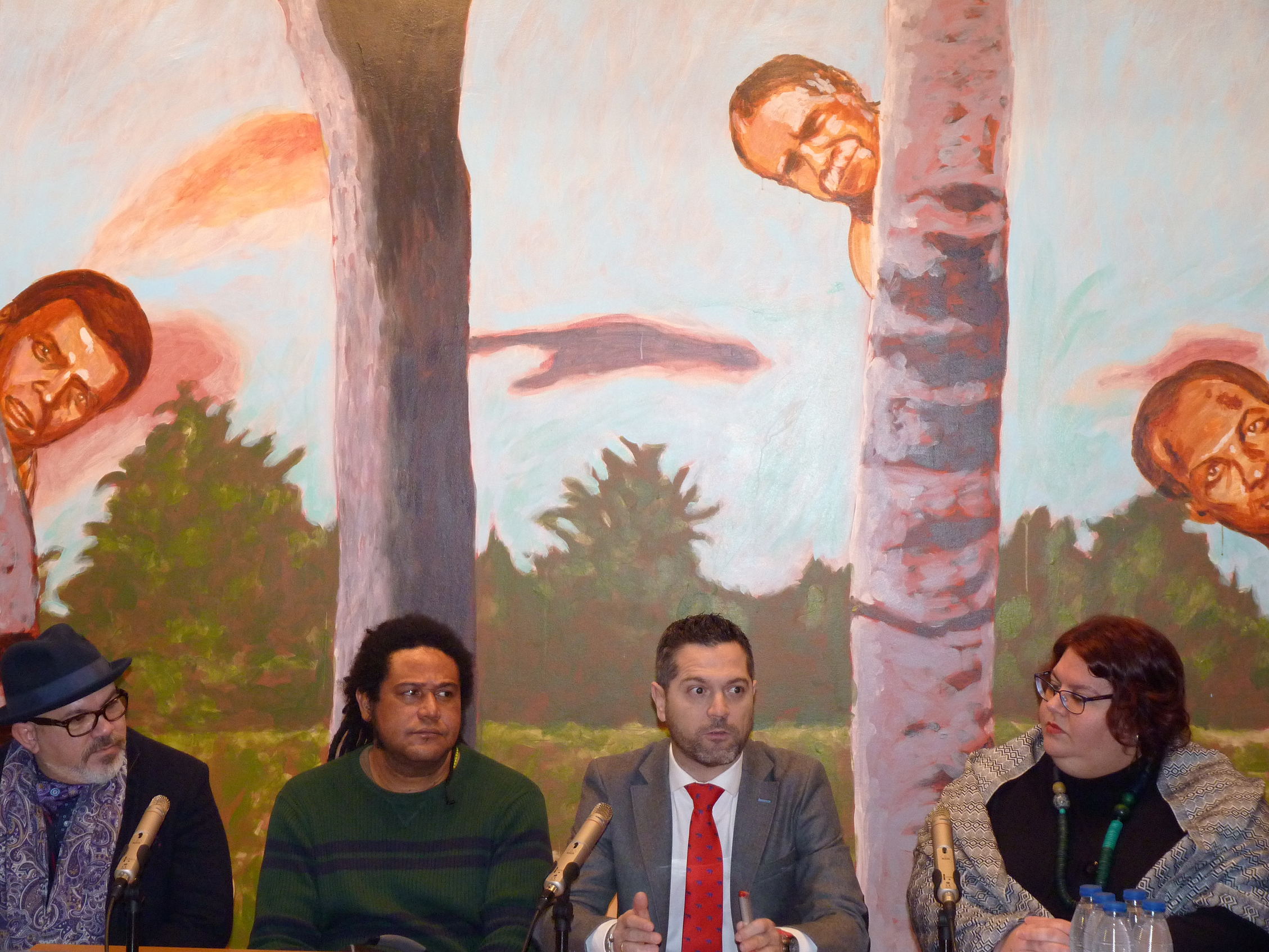 El Concejal de Cultura  Julio Lopez junto al artista Alexis Esquivel