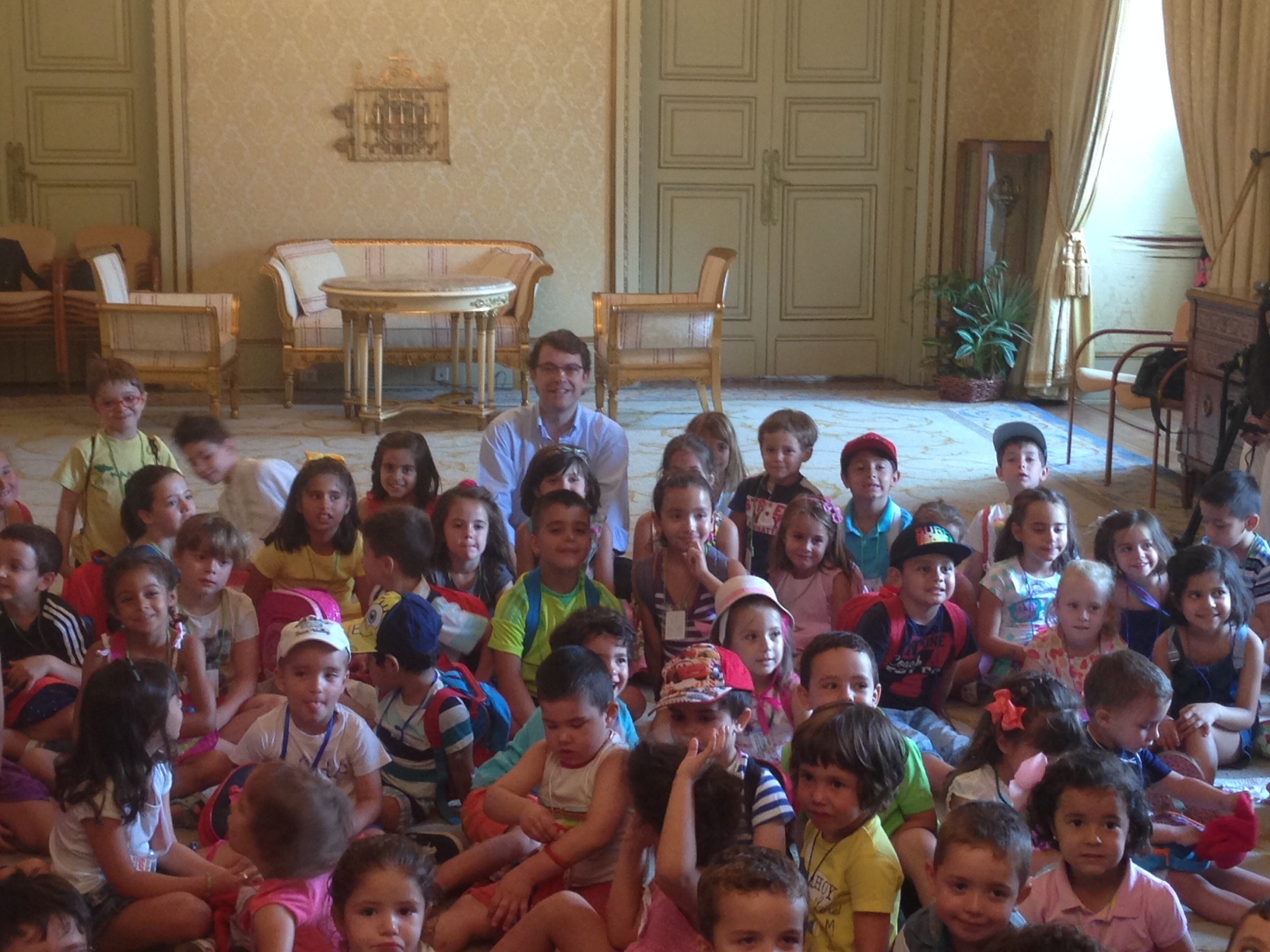 Reciente visita al Ayuntamiento de los participantes en las ludotecas de verano