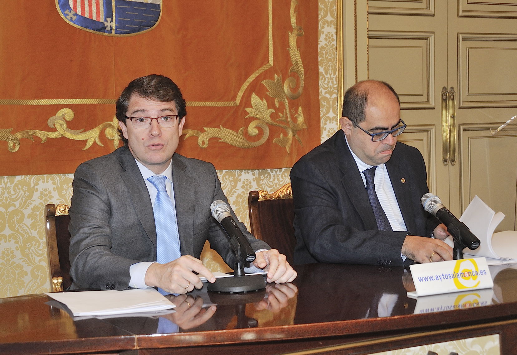 El alcalde de Salamanca  Alfonso Fernandez Manueco  y el concejal de Hacienda  Fernando Rodriguez