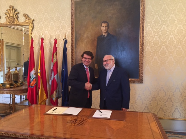 Alfonso Fernandez Manueco y el director general de la EOI Fernando Bayon Marine
