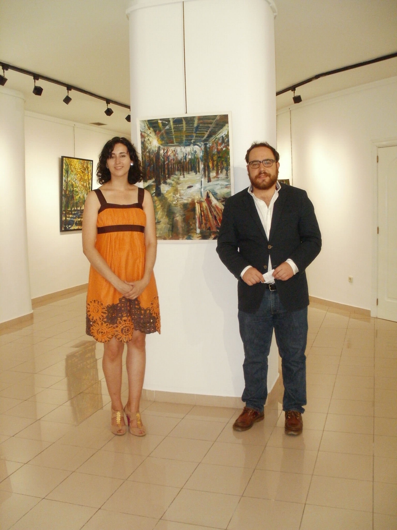 El Concejal de Juventud Daniel Llanos y la artista Ines Casares Porto
