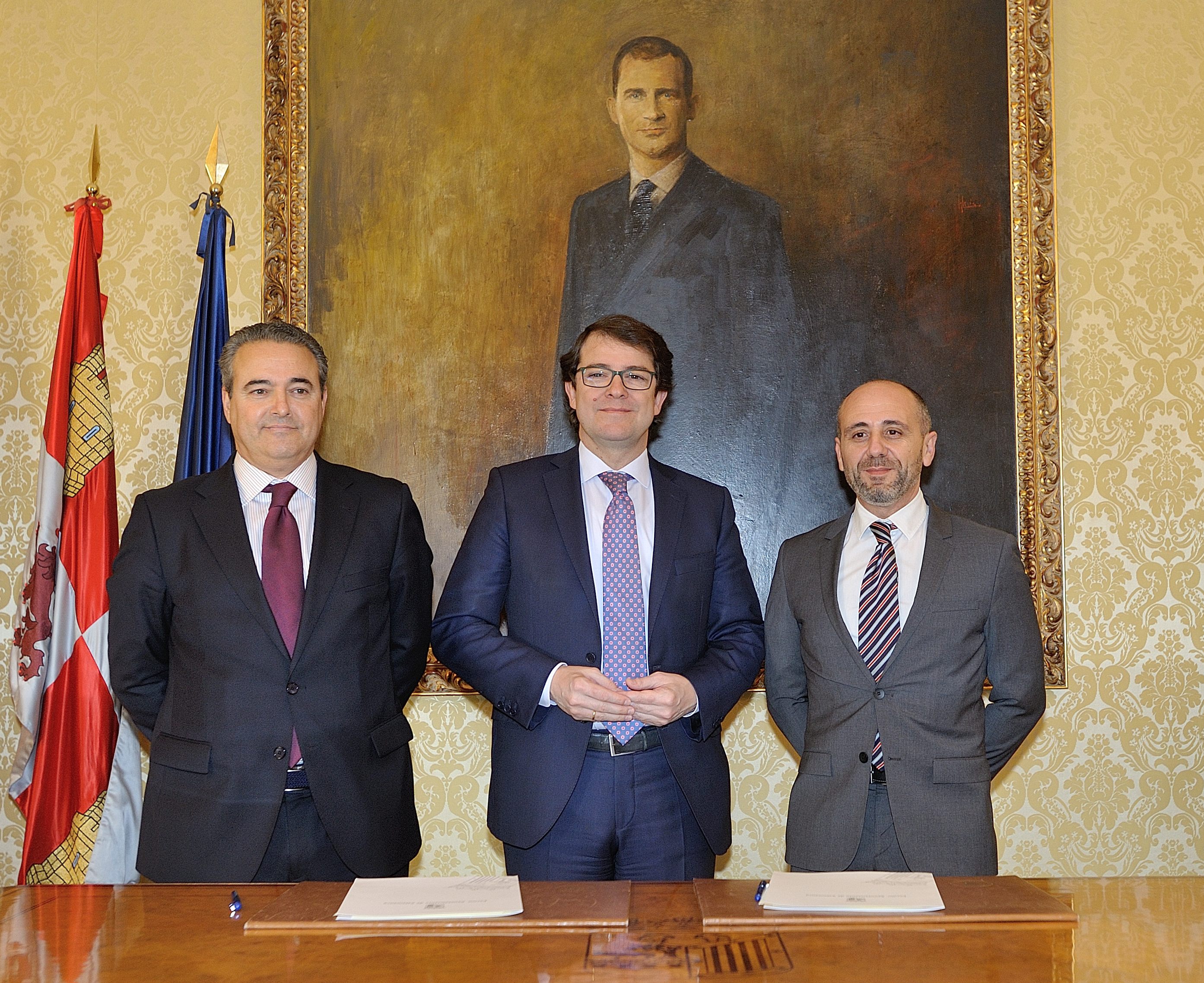 El alcalde de Salamanca ha firmado hoy un acuerdo con el Banco Popular e Ibercaja