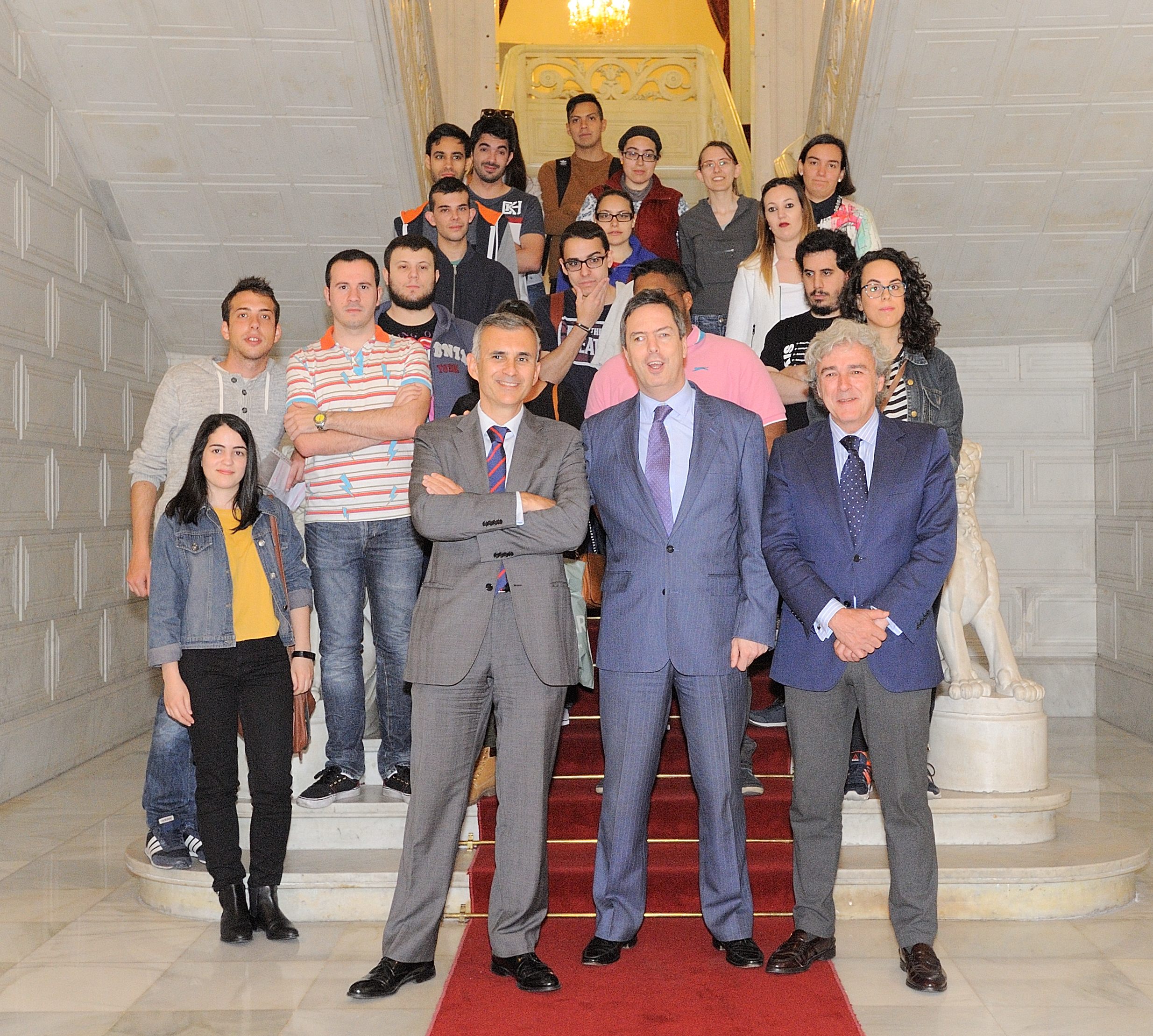 Entrega de diplomas a los participantes del programa Millenials