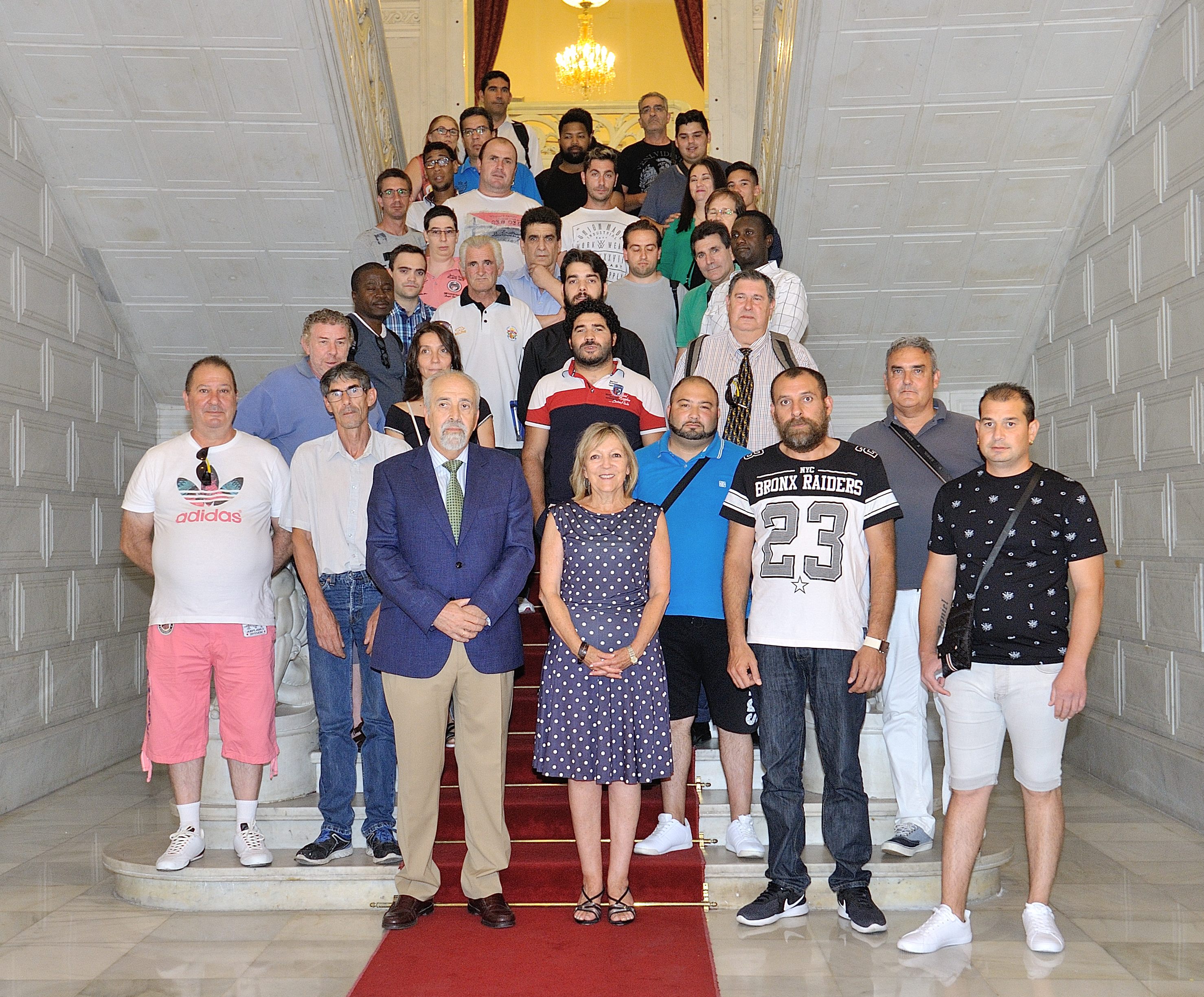 El Gerente provincial del ECyL y la Concejala de Familia e Igualdad junto a participantes