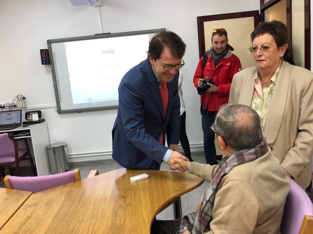 El alcalde de Salamanca visito el Centro Terapeutico de Alzheimer