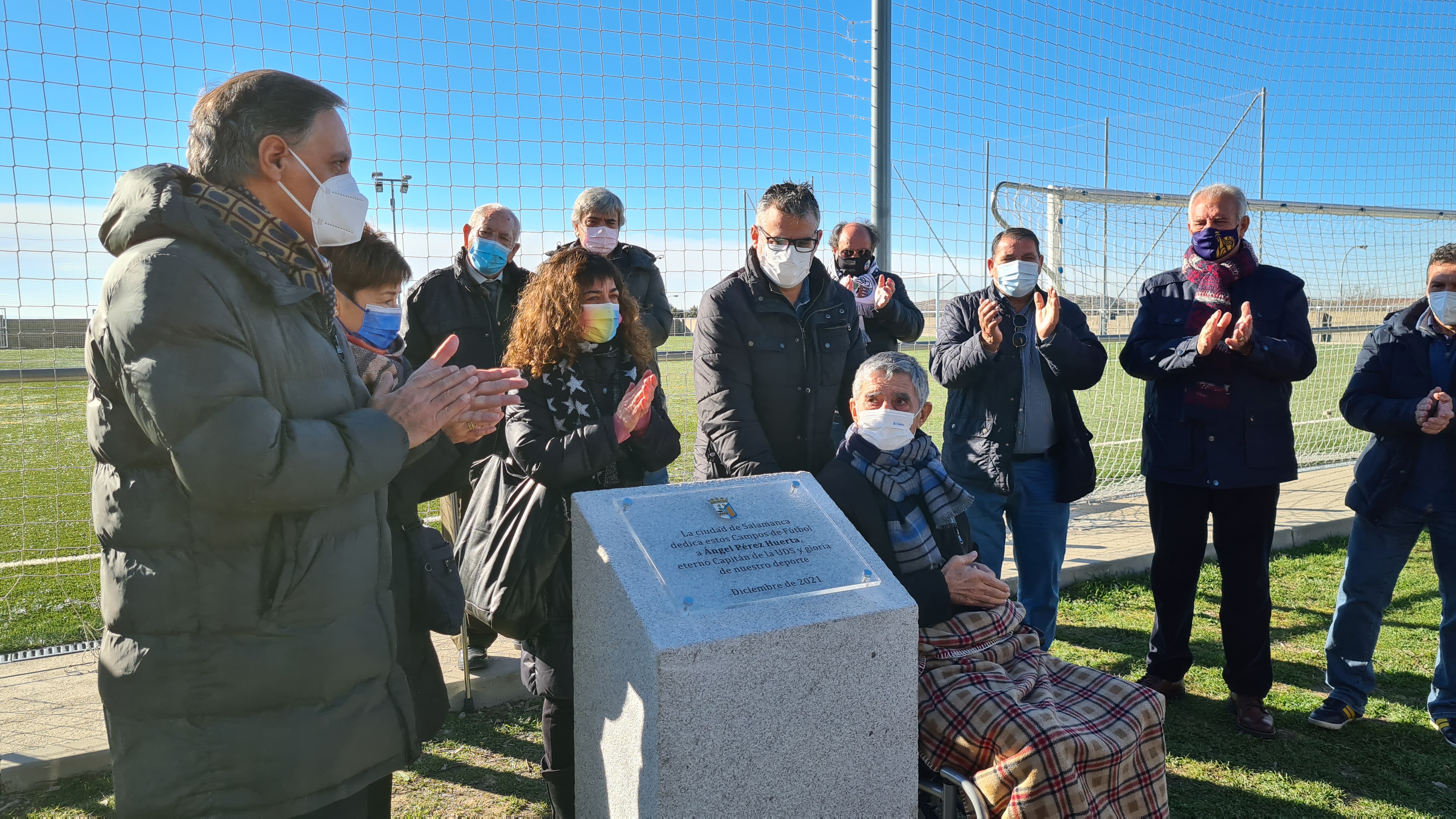 Descubrimiento de la placa en honor de Angel Perez Huerta