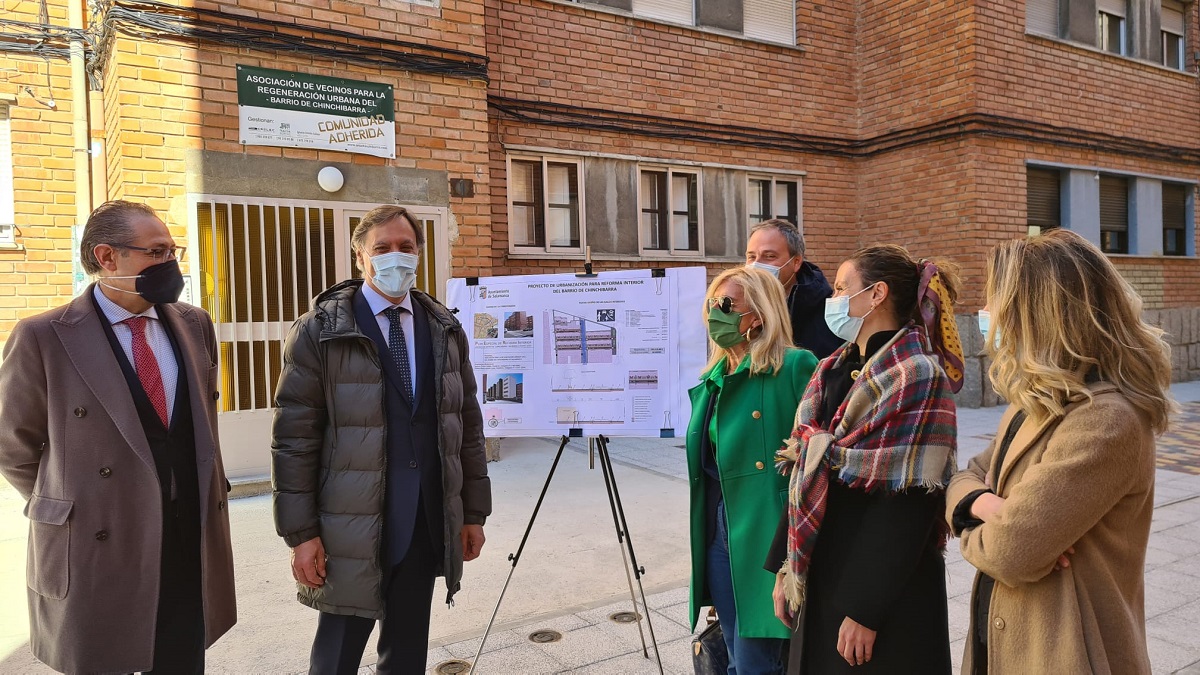Imagen de la visita del alcalde a la Chinchibarra
