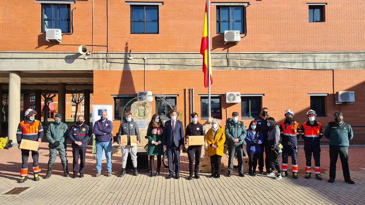 Visita a la instalacion de la caja nido en la Comandancia de la Guardia Civil