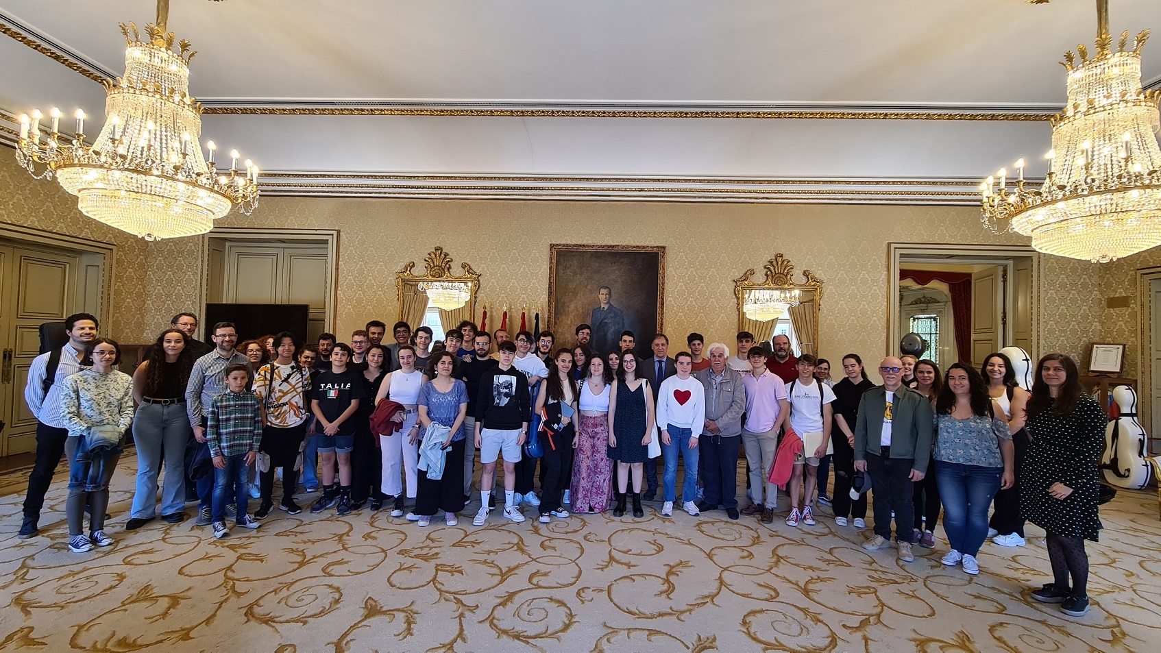 El alcalde y todos los participantes en la recepcion