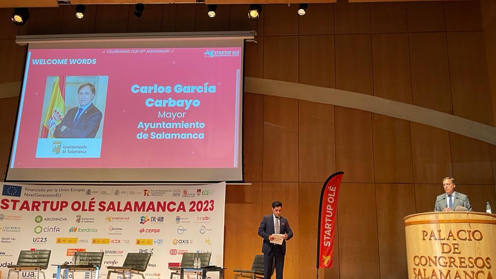 Un momento de la intervencion del alcalde en StartupOle 2023
