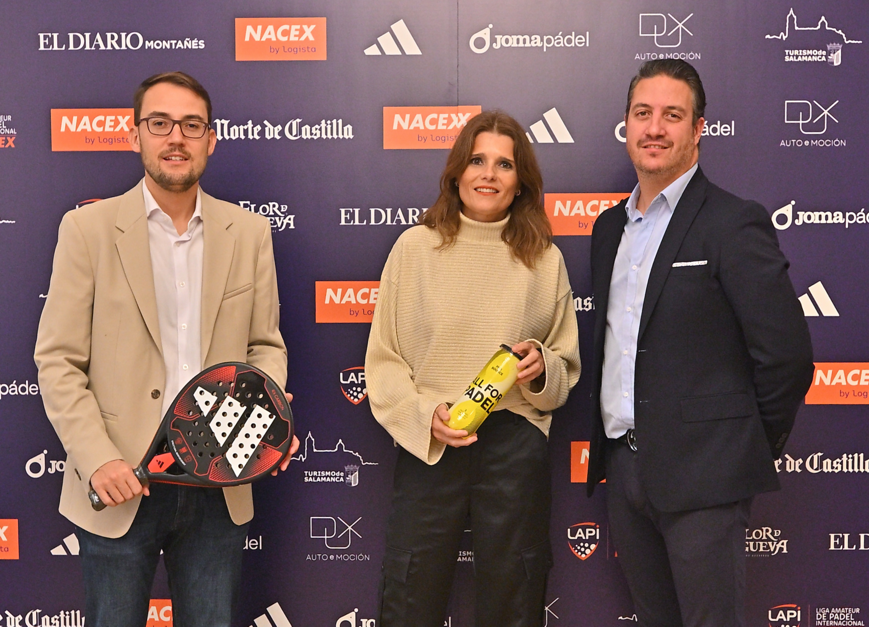Los concejales Angel Fernandez y Almudena Parres con el director de NACEX-Liga LAPI  Borja Alcalde